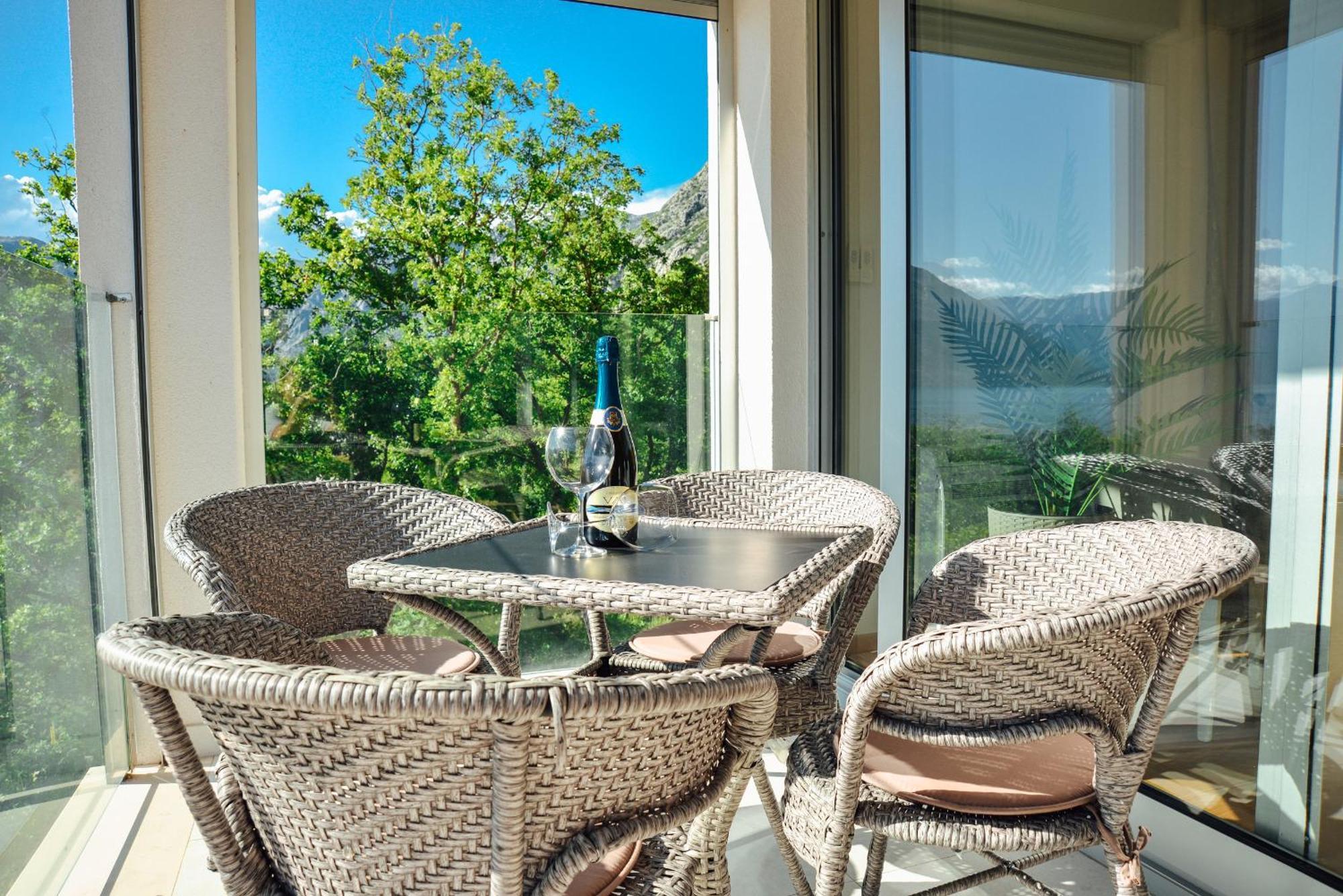 Sea View Apartment For 4 Kotor Zewnętrze zdjęcie