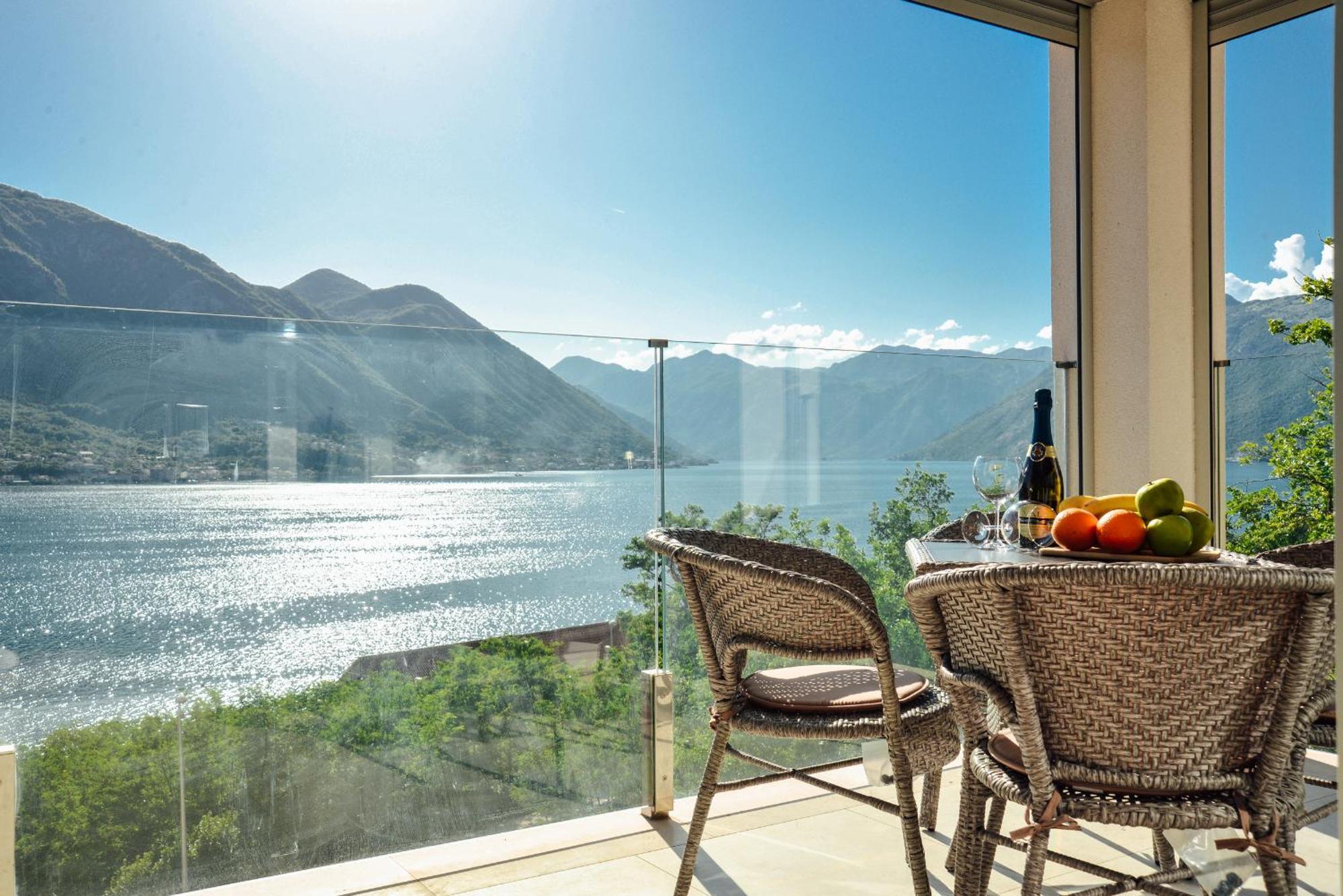 Sea View Apartment For 4 Kotor Zewnętrze zdjęcie