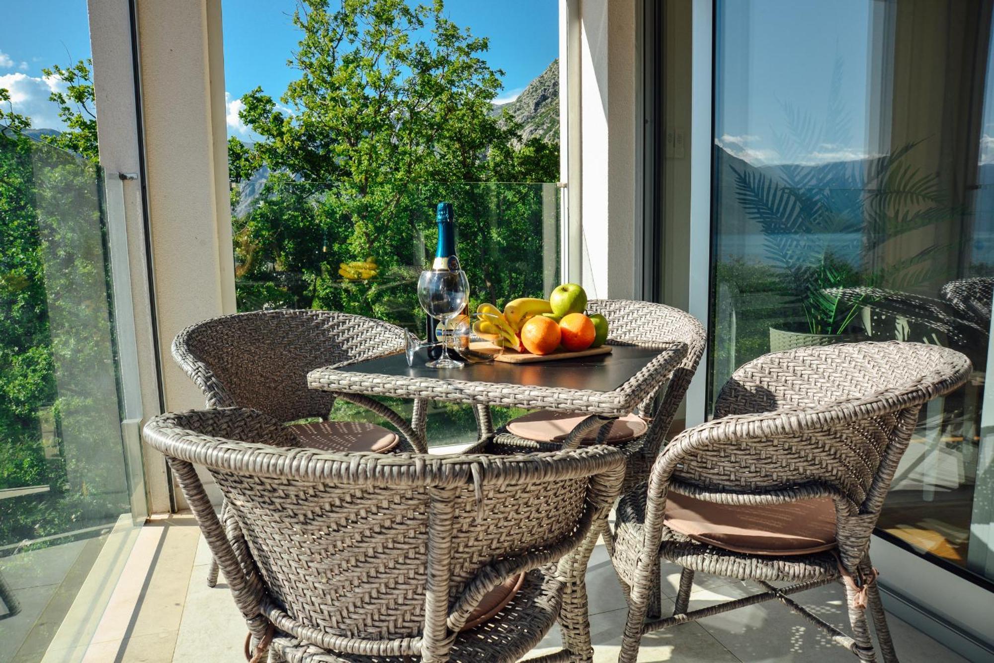 Sea View Apartment For 4 Kotor Zewnętrze zdjęcie
