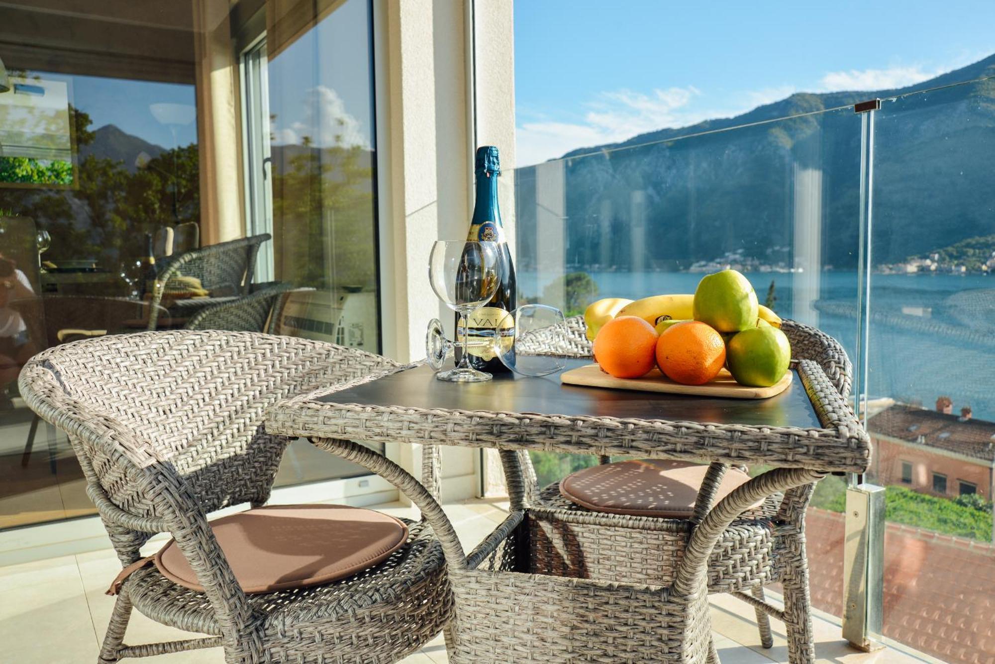 Sea View Apartment For 4 Kotor Zewnętrze zdjęcie